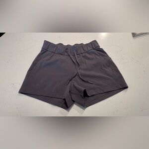 Lululemon On The Fly Short *2.5" Moonphase
Size 4